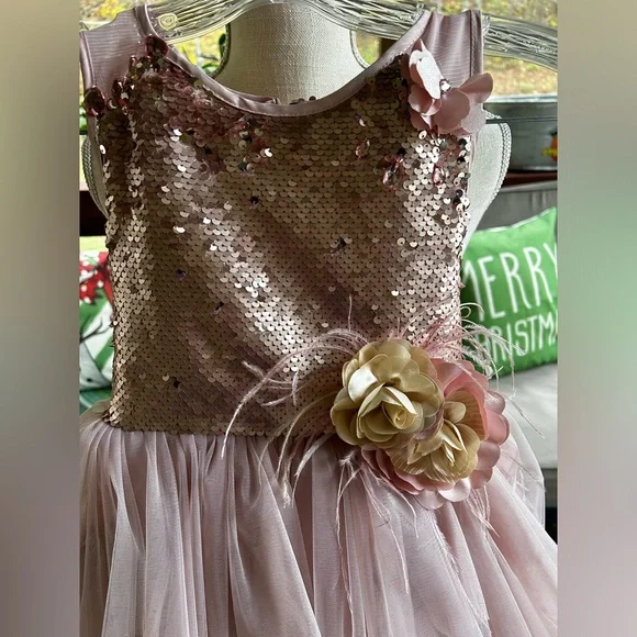 Hi-Low Dress. Size 8, 13.5” under arm across front. 24” fronthem 38” back hem